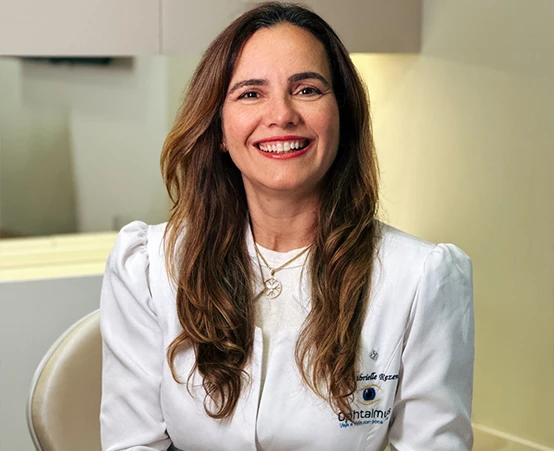 Dra. Gabrielle Valéria Marques de Rezende, responsável pela blefaroplastia na Clínica Ophtalmus